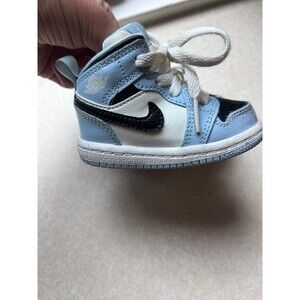Toddler Nike air Jordan’s size 4